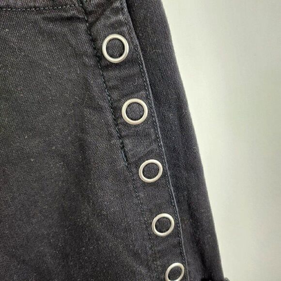 American Eagle Black Denim Jean Mini Skirt Grommets Raw Edge Hem Womens 8 - Picture 2 of 4